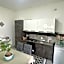 Home Jocy Spacious 3 Bed rooms Apartment with private Parking Ideal for Groups