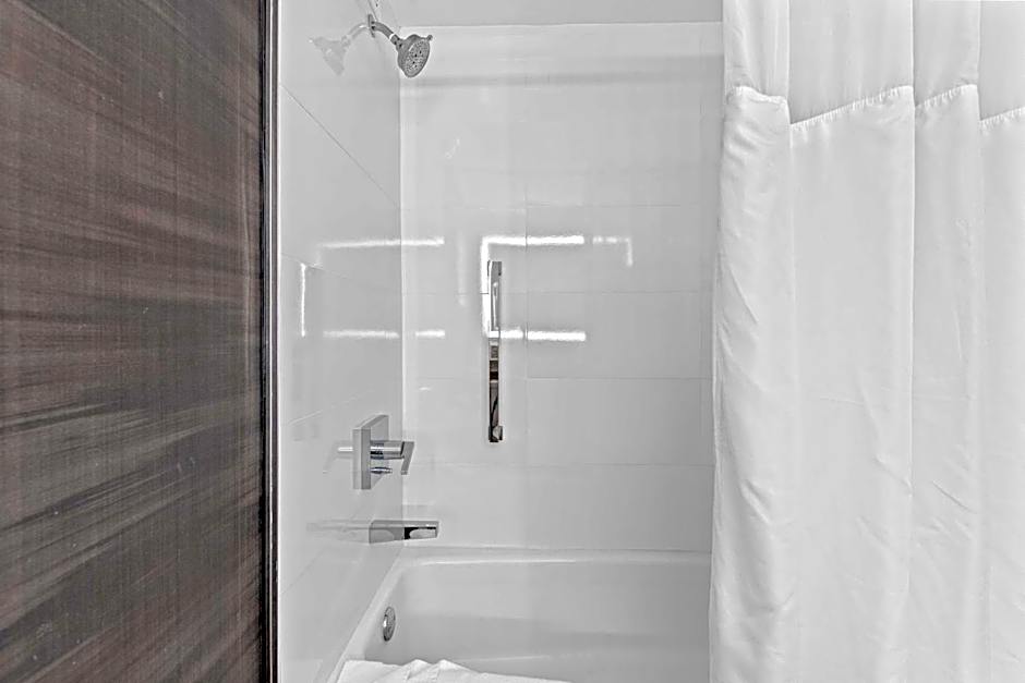 DoubleTree by Hilton Raleigh Midtown