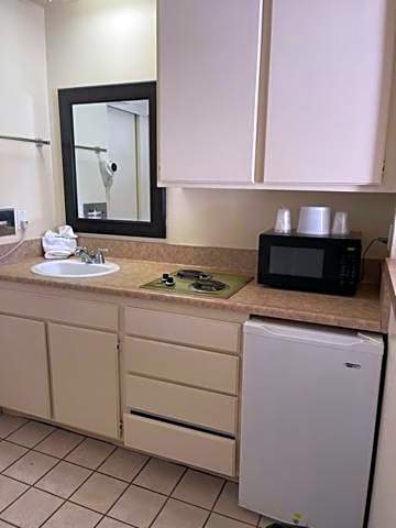 California Suites Hotel