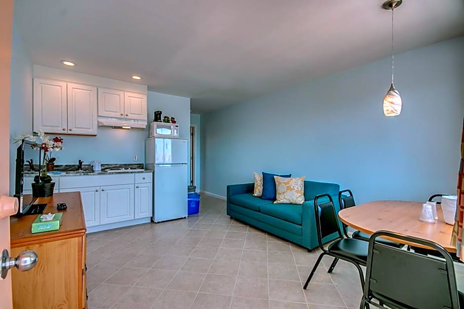 Daytona Inn and Suites