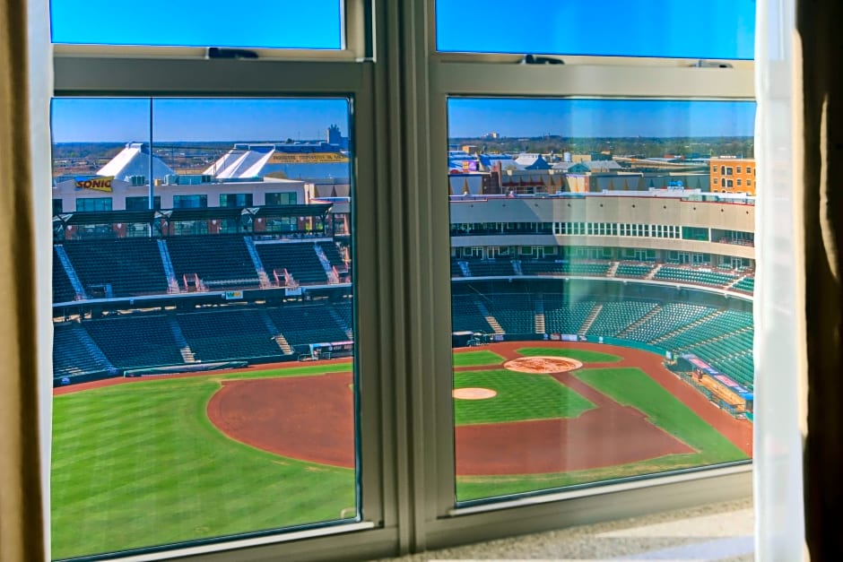 Photo 1 of 2 of Ballpark 2 Queen Beds, View