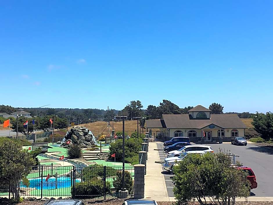 Emerald Dolphin Inn & Mini Golf