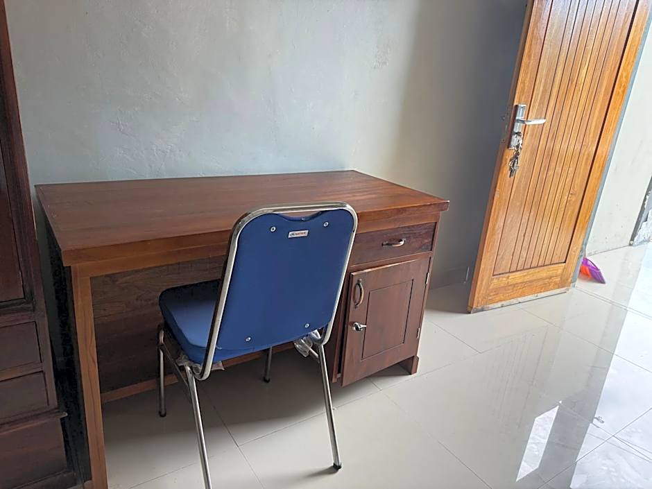 Sumbawa Maluk Homestay Kost tika