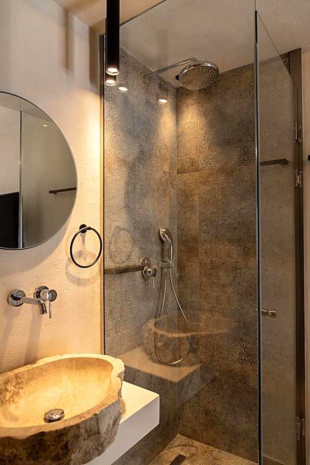 Manili Boutique Suites & Villas