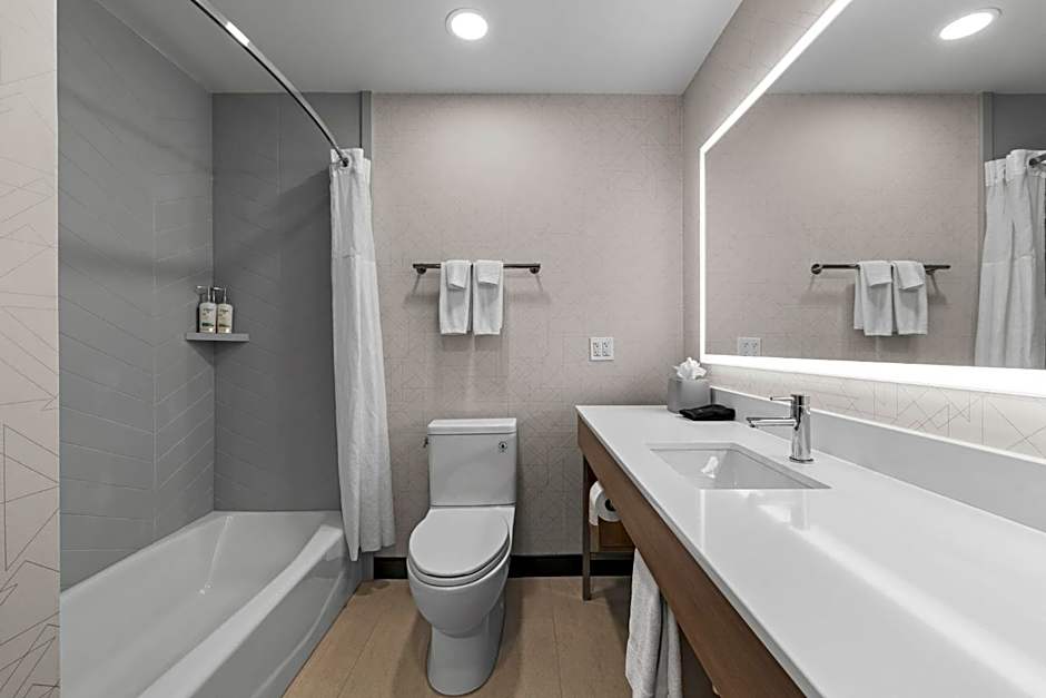 Holiday Inn Express Hotel & Suites Santa Cruz By IHG