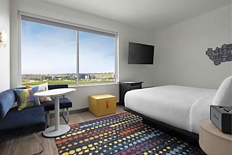 King Room with Roll-in Shower - Mobility and Hearing Accessible