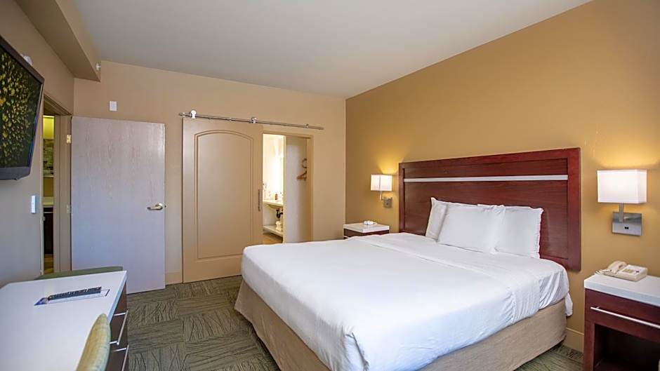 Photo 1 of 3 of Executive Suite