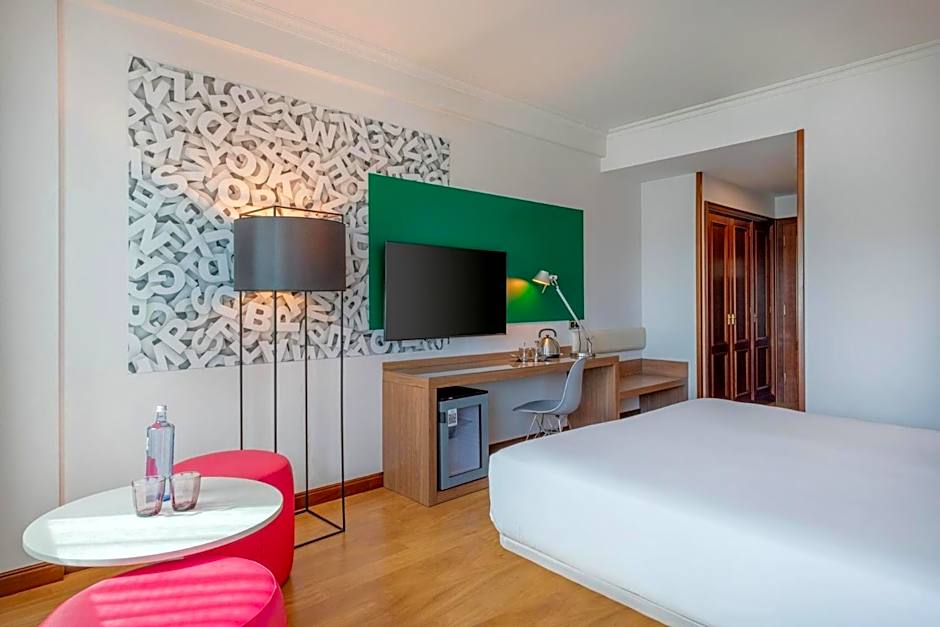 Hotel Santiago Plaza Affiliated by Meliá