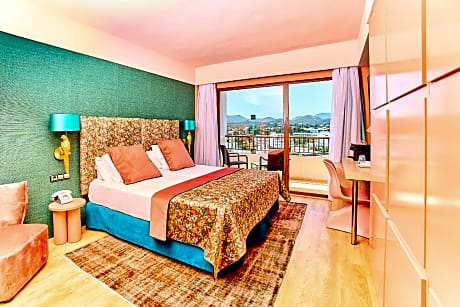 Superior Double Room with Lateral Sea View