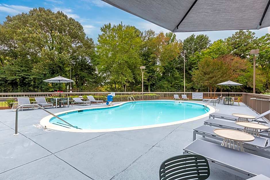 Spark by Hilton Atlanta Airport South College Park