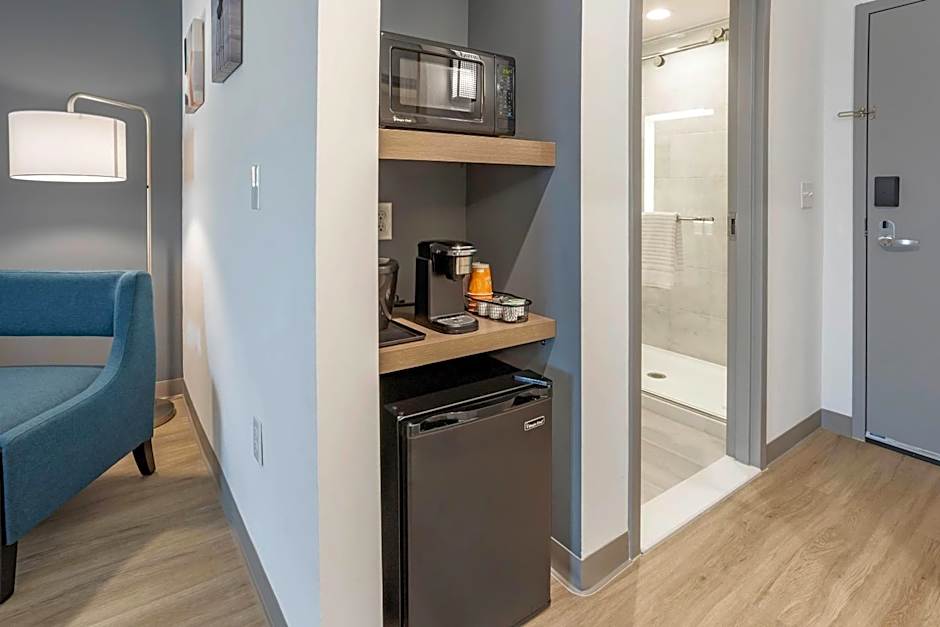 Comfort Inn & Suites Newark Liberty International Airport