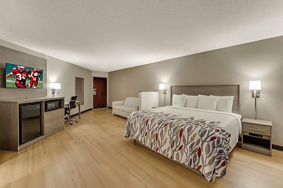 Red Roof Inn & Suites Newport - Middletown, RI