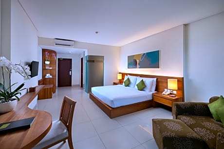 Junior Suite with Pool View