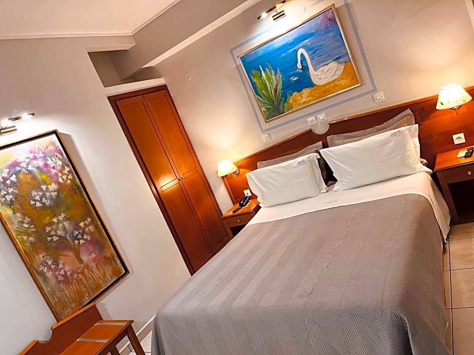 Triton Hotel Piraeus