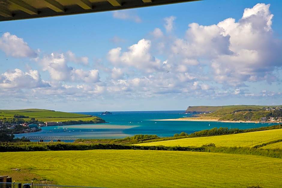 The Pickwick Inn & Oliver's Restaurant