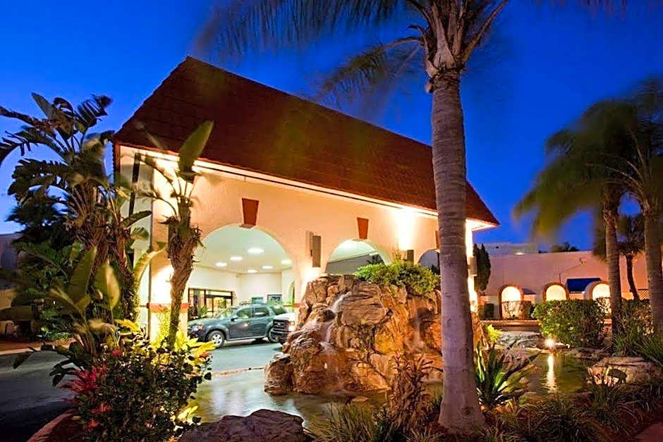 Maingate Lakeside Resort