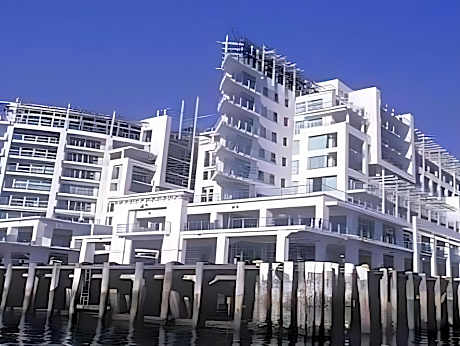 1 Bedroom Harbor View Apartment