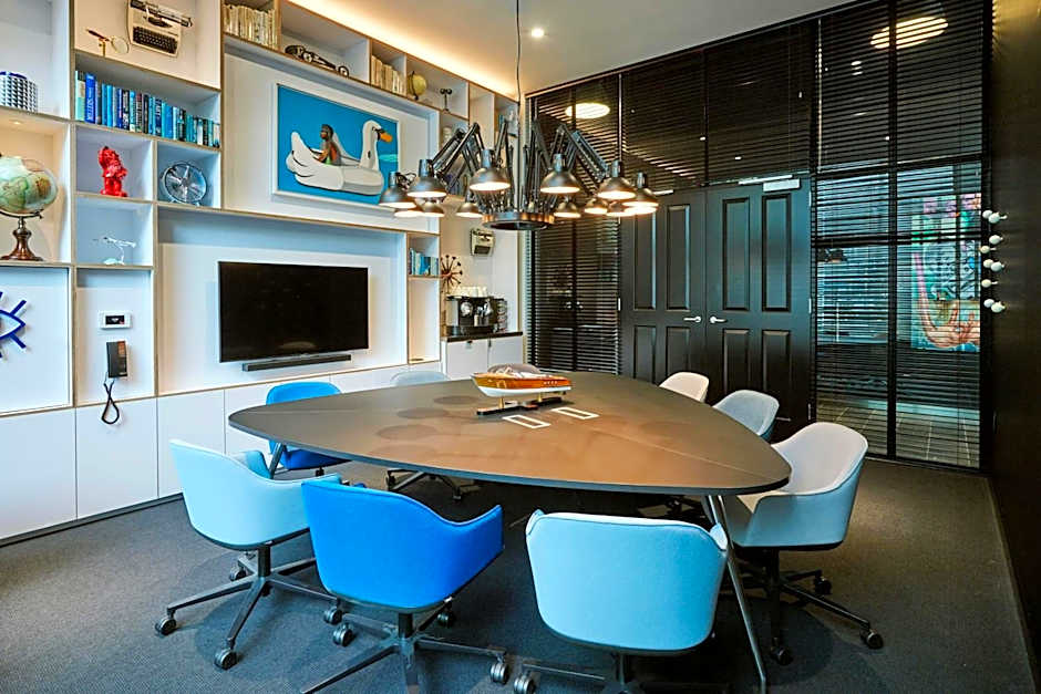 citizenM Los Angeles Downtown