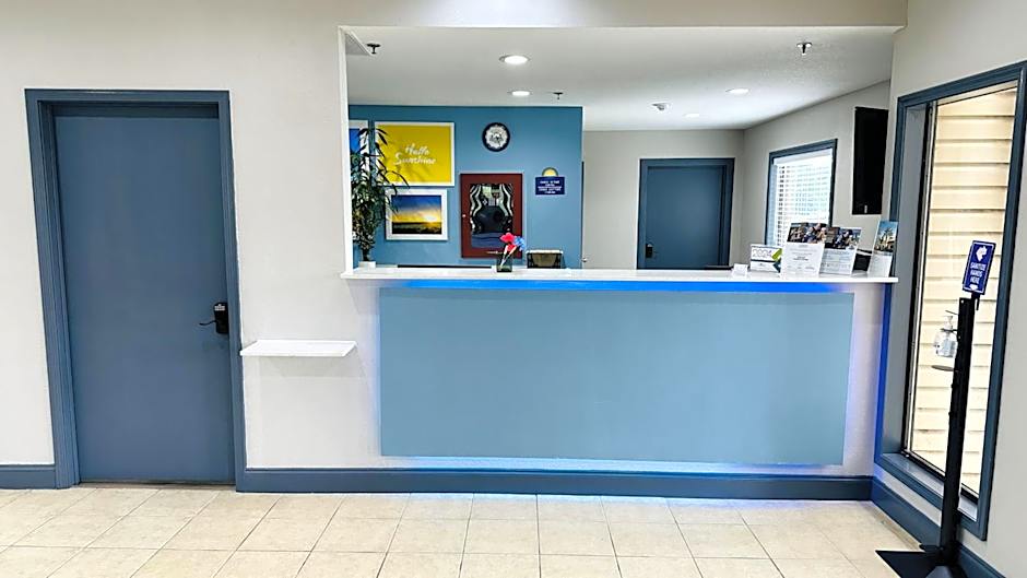 Days Inn & Suites by Wyndham Wynne