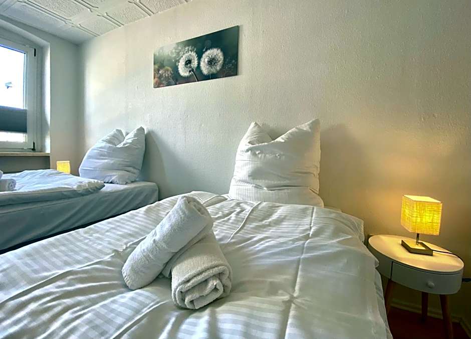Gemütliche Unterkünfte für längeren Aufenthalt und Monteure inkl Balkon, Waschmaschine, WiFi, Küche und Parkplatz