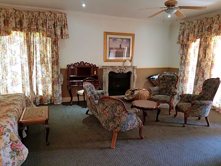 Sherwood's Country House