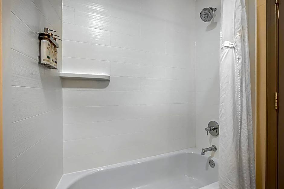 Holiday Inn Express & Suites Indianapolis - East by IHG