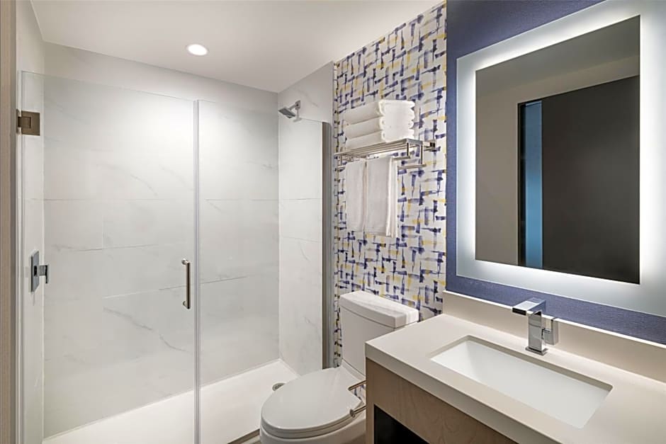 DoubleTree by Hilton Long Island City, NY