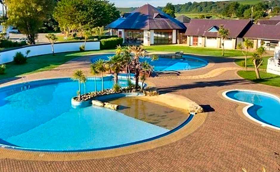 The Warren Holiday Park - Family Chalet