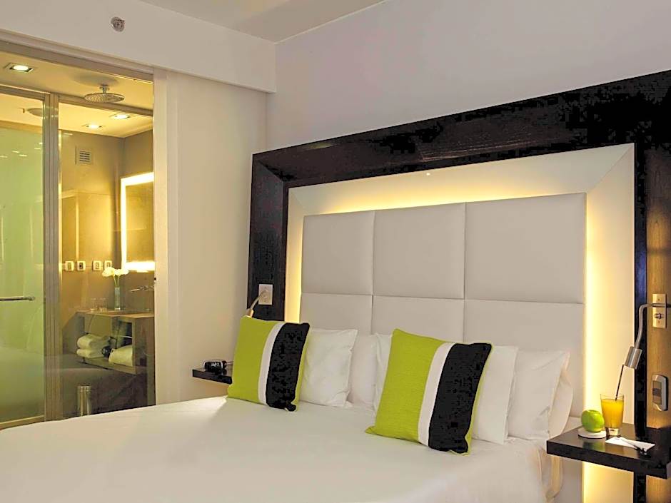 Photo 1 of 6 of Superior 1 Queen Bed