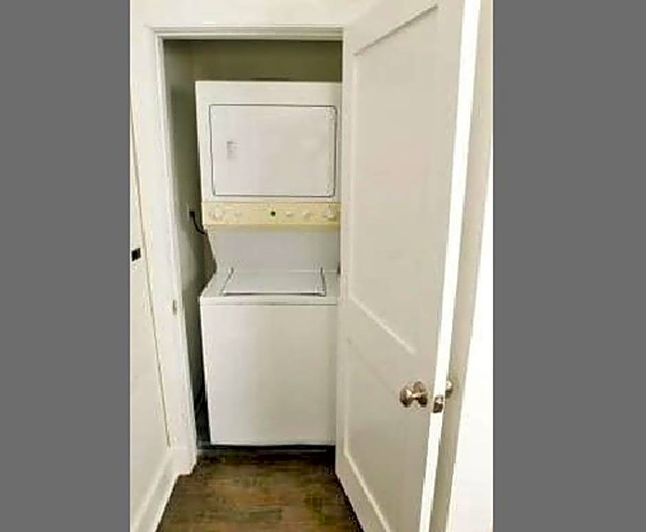 Deluxe Downtown Condo Close to Everything!
