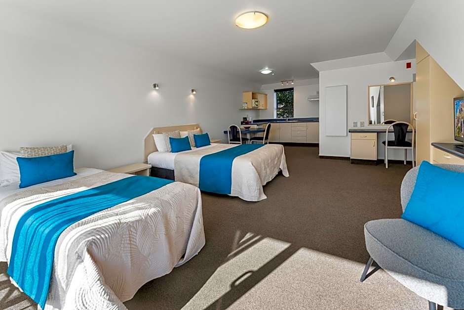 Avalon Manor Motel