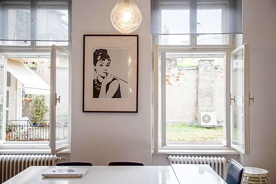 Lovecroatia Zagreb-'Paxnest' HOSTEL, No party! Cozy and quiet! Separated Men and women's Dormitory and Shower room! Indoor shoes provided! Lower beds with curtains for privacy! Maximum 4-5 beds per room! Fully prepared bed sheets! Have Laundry shop