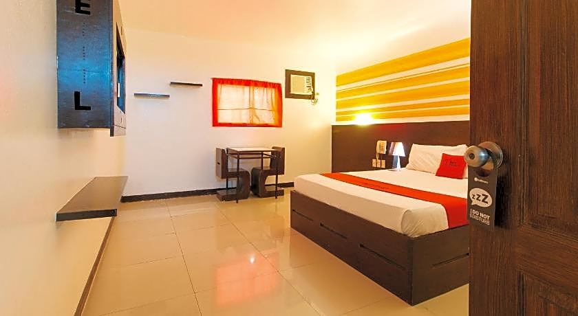 RedDoorz @ EL Runway Hotel Bulacan