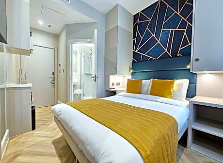 Double Studio (Lower Ground floor)