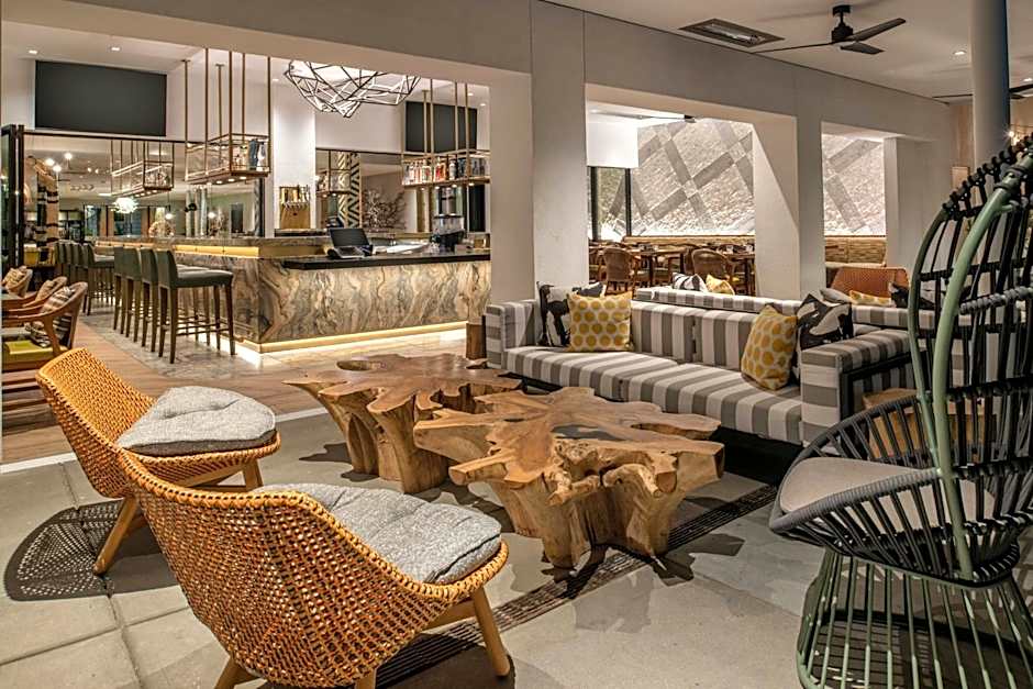 Hotel Paradox, Autograph Collection