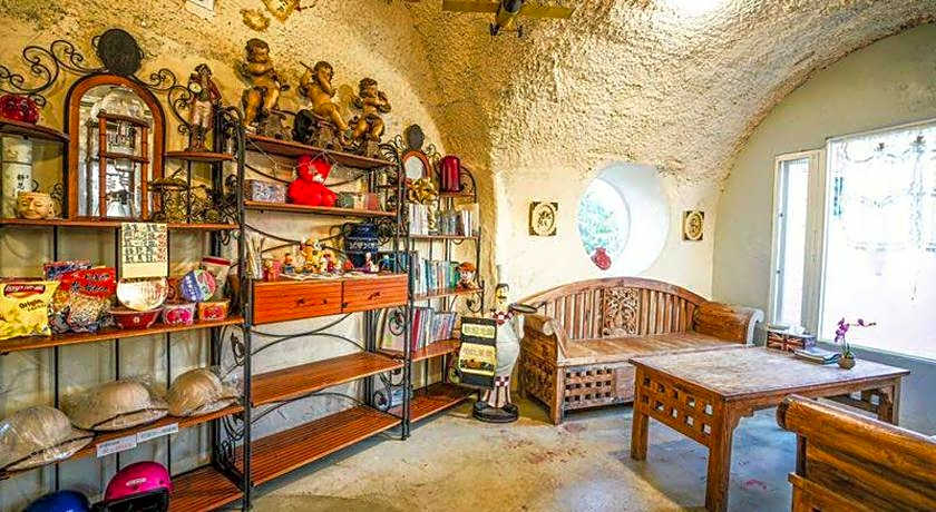 HI-BI Outer Space House BnB