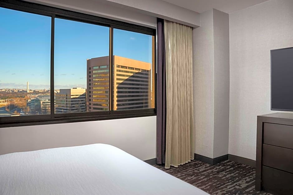 Embassy Suites By Hilton Crystal City - National Airport