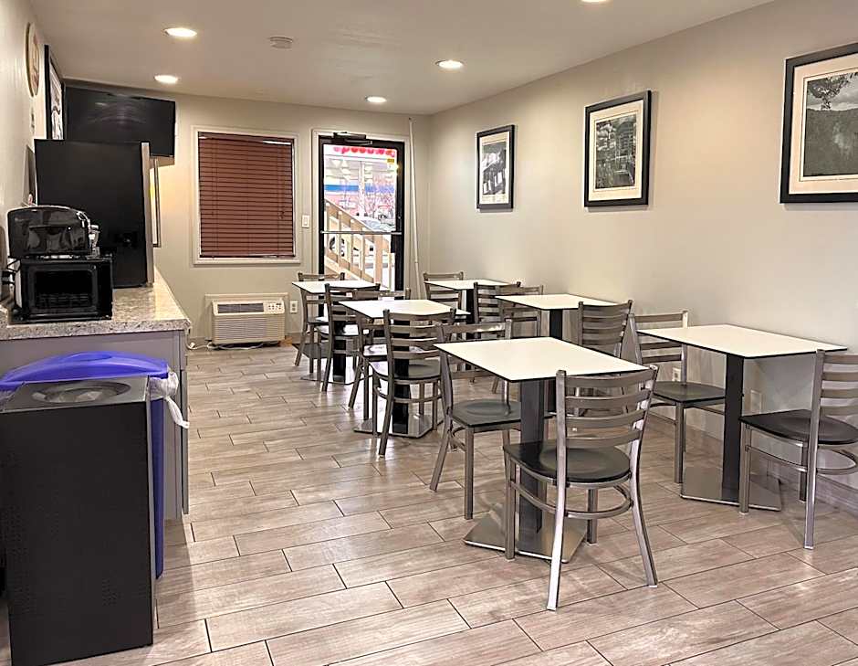 Super 8 by Wyndham Lafayette / Purdue Area