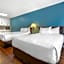 Econo Lodge Inn & Suites