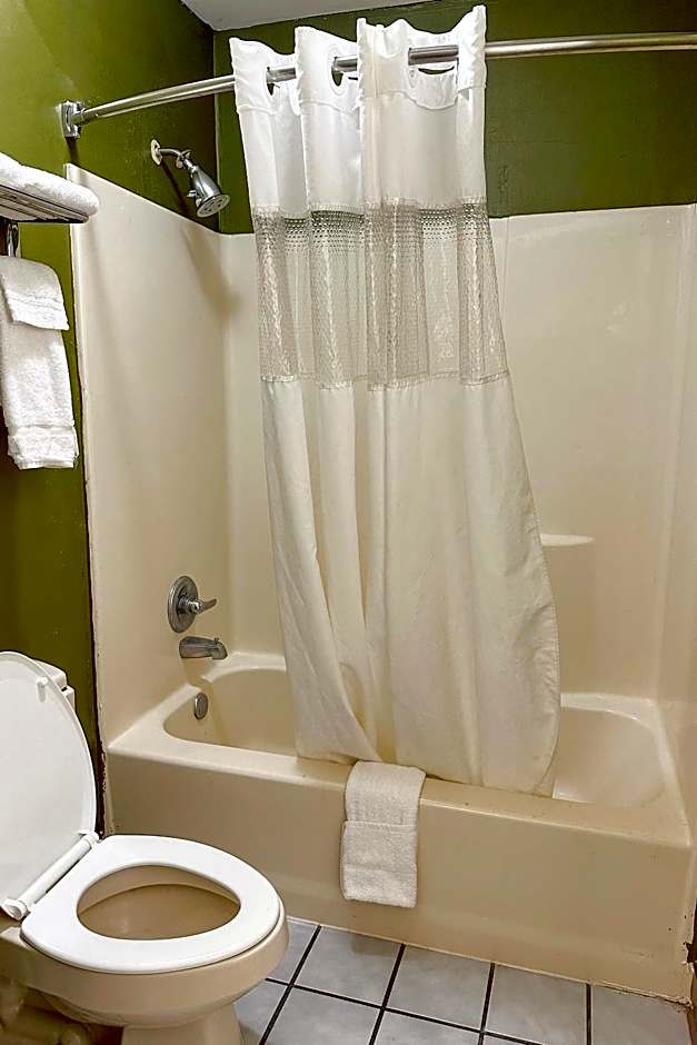 Bonita Lakes Inn by Capital O Meridian I20