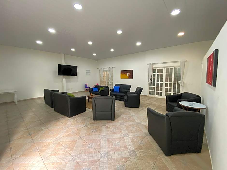 Flat estudio 110 Amarilis Riviera de São Lourenço, 03 piscina climatizada, serviço de hotelaria, limpesa e troca de toalhas diária, carregador veiculo elétrico e servico de praia finais de semana WiFi 500