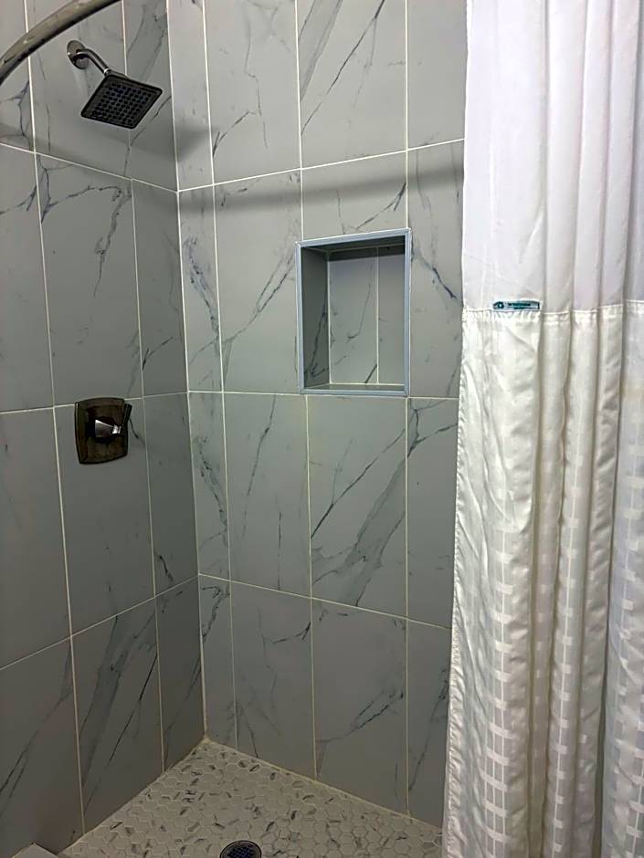 Deluxe Inn & Suites