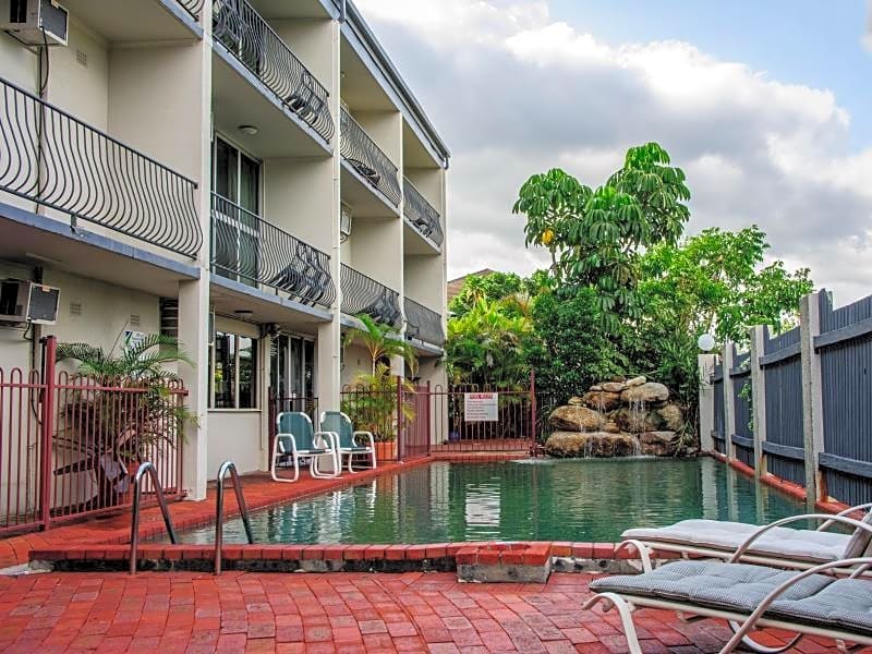 Cairns Holiday Lodge
