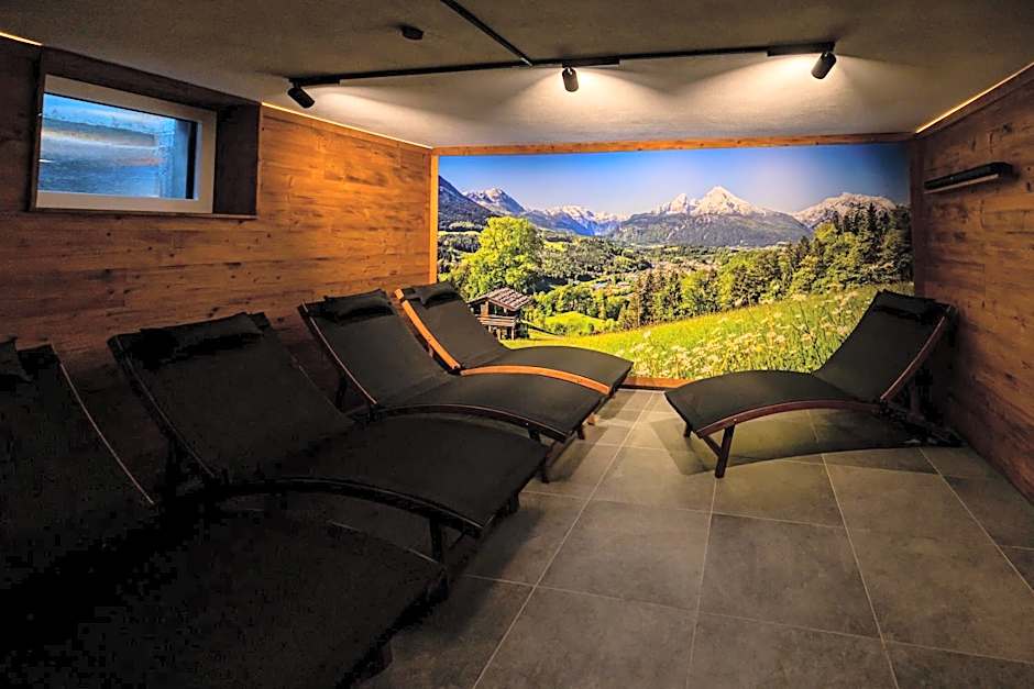 RIVERSIDE RAURIS APARTMENTS