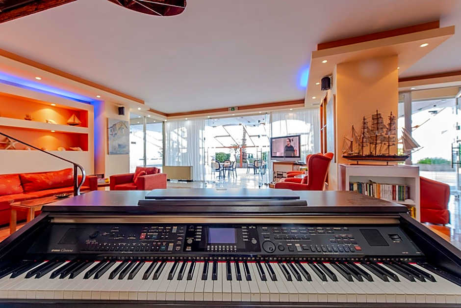 Avra Hotel
