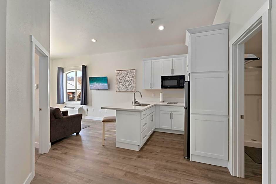 Sandpoint Hotel & Suites Downtown