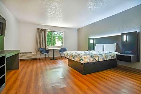 3 Queen Beds | Non-Smoking