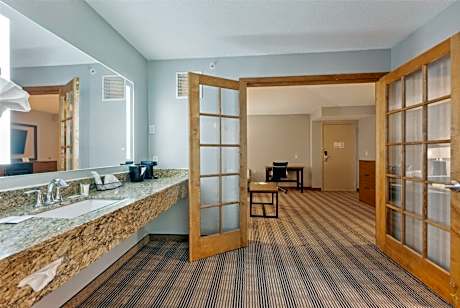 One-Bedroom King Suite - Non-Smoking