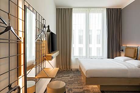 Moxy Family & Bunk Bed, Guest Room, 1 Queen, Trundle Bed