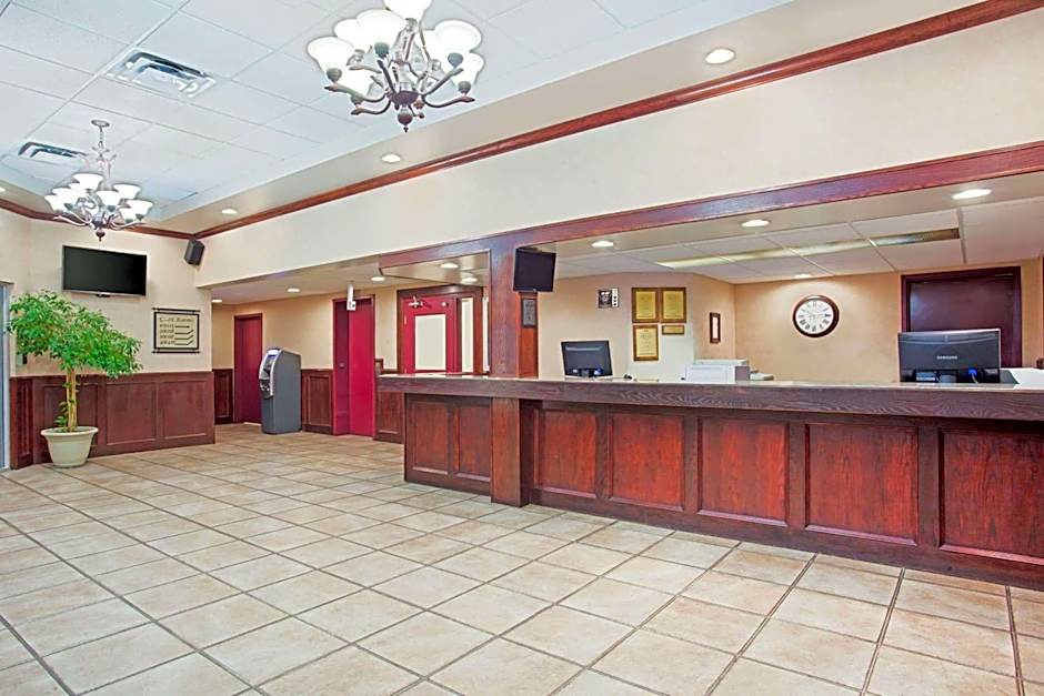 Ramada by Wyndham Red Deer Hotel and Suites